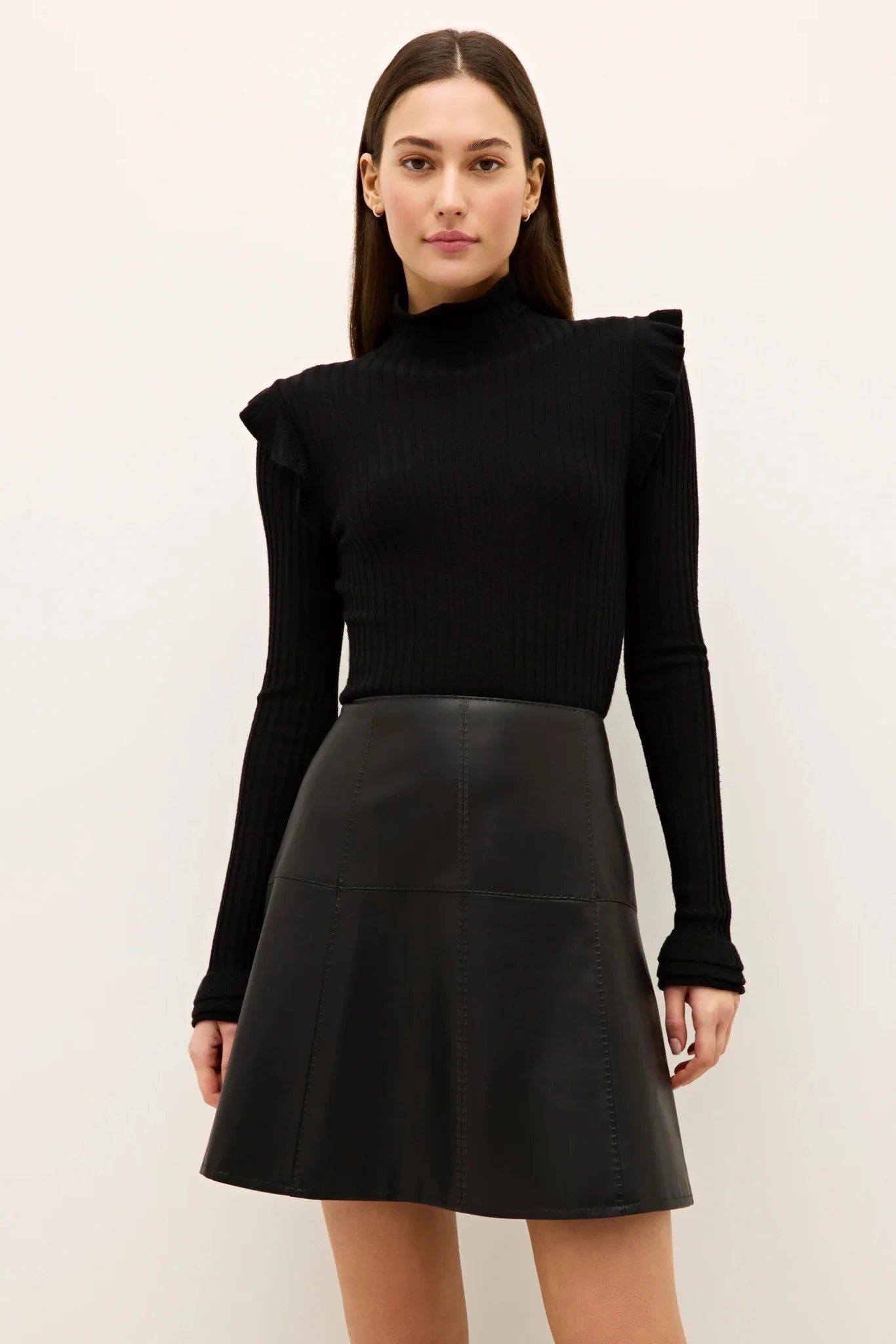 Marie-Oliver-Tinley-Turtleneck-Black-02-S_1366x_jpg_de9b5a80-c1bc-4b8e-8a23-f8b18b51b37c.jpg